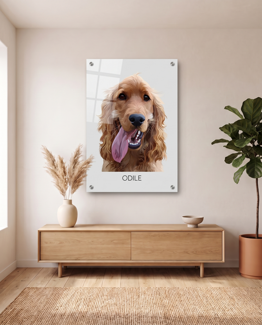 Realistisch portret op plexiglas boven een eikenhouten dressoir